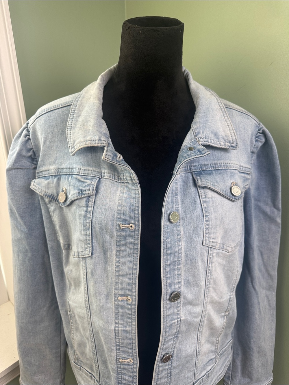 White House Black Market Light Wash Denim Jean Jacket XL - Picture 2 of 8